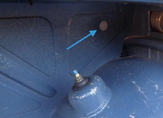 Figure 11 Later 02 Series car with automotive hole plug. Arrow points to automotive hole plug installed after painting. Photo: BMW 2002 FAQ