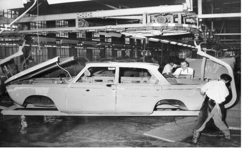 Figure 14 Post processing of BMW 1500 after immersion, 1962. Photo: BMW Group Archive
