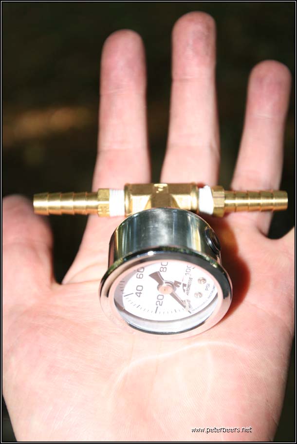 Engine bay mounted fuel pressure gauge ﻿ BMW 2002 and other '02