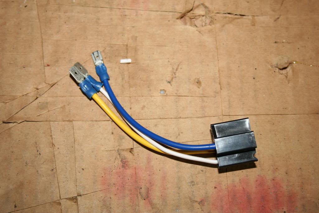 Signal flasher upgrade easy to do & what a difference ﻿ BMW 2002 and