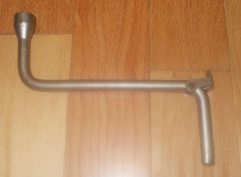 Lug Jack Hubcap Tool Good Original, Heyco 19Mm W.g. ﻿ BMW 2002