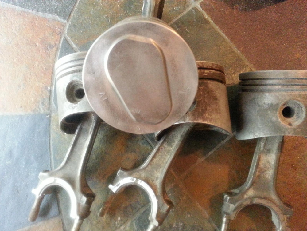 SOLD 4 used pistons and rods ﻿ Miscellaneous