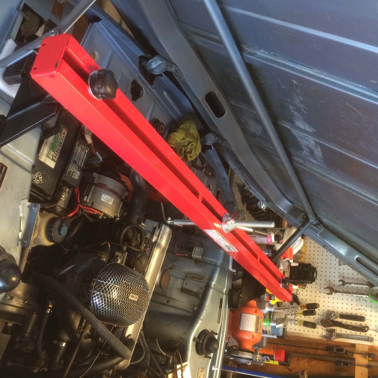 Supporting Engine from above using only one lift point - BMW 2002 and ...