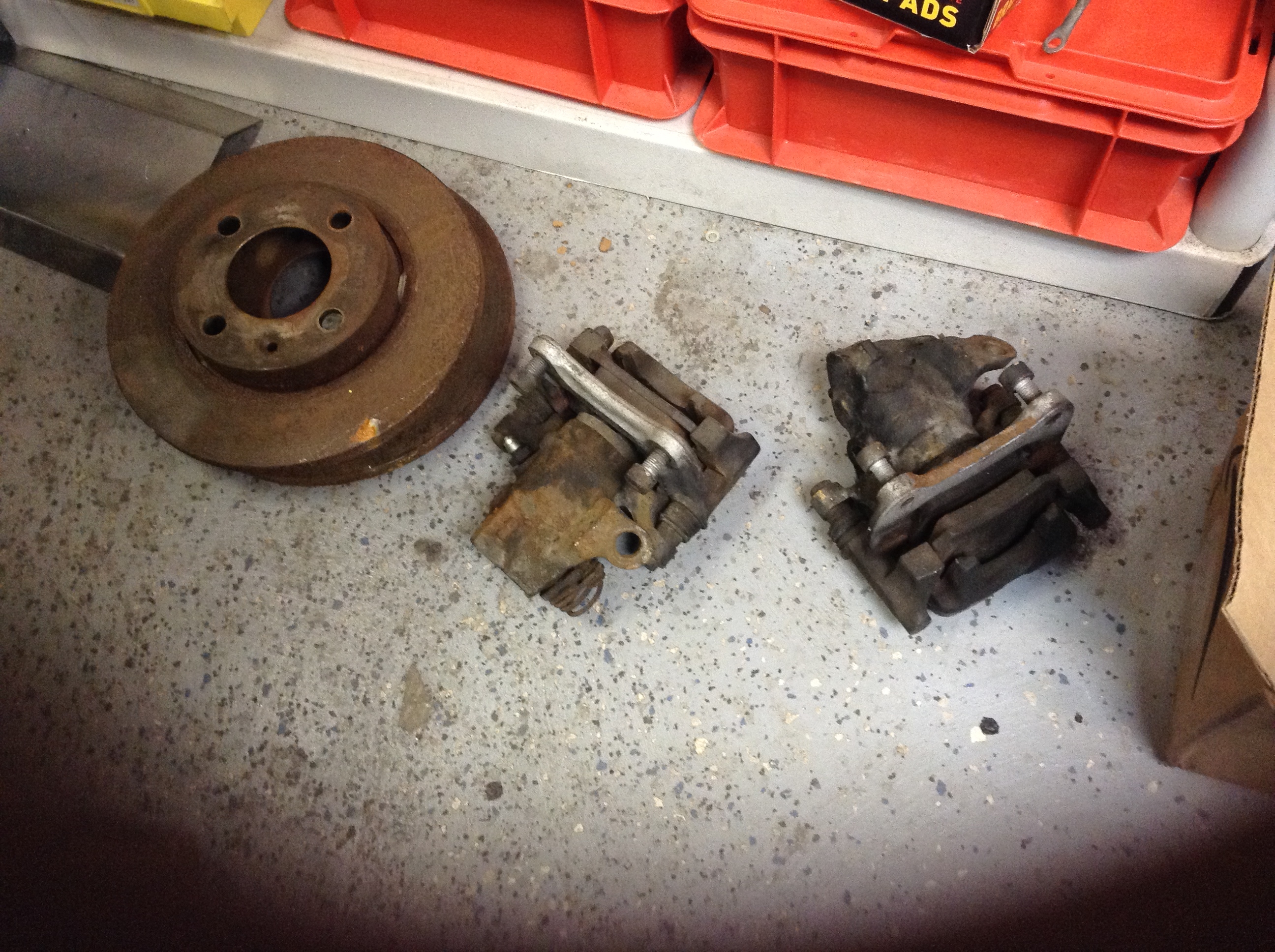 FS: Rear disc brake kit, rear windshield, end links, etc ...
