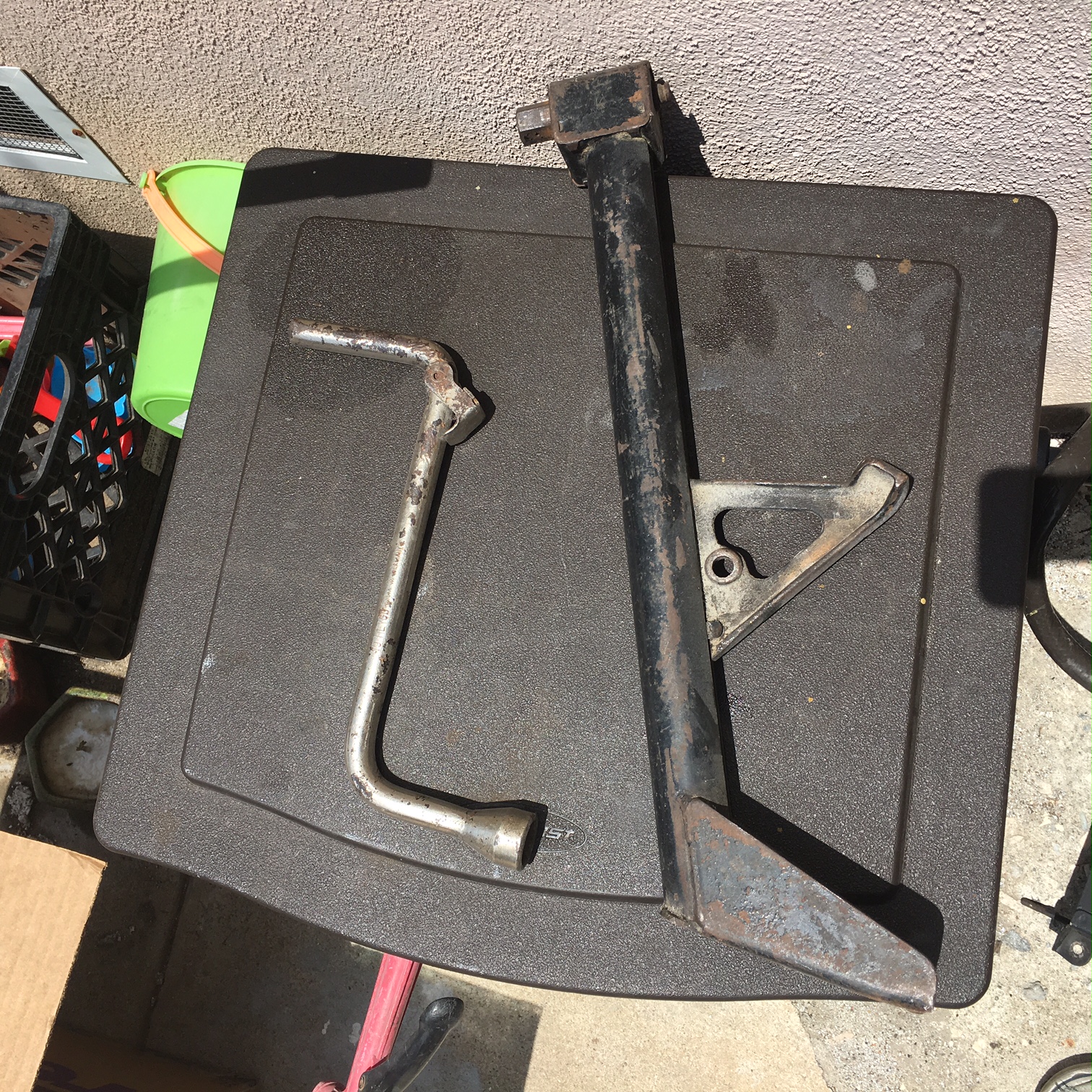 Jack and lug wrench ﻿ Miscellaneous