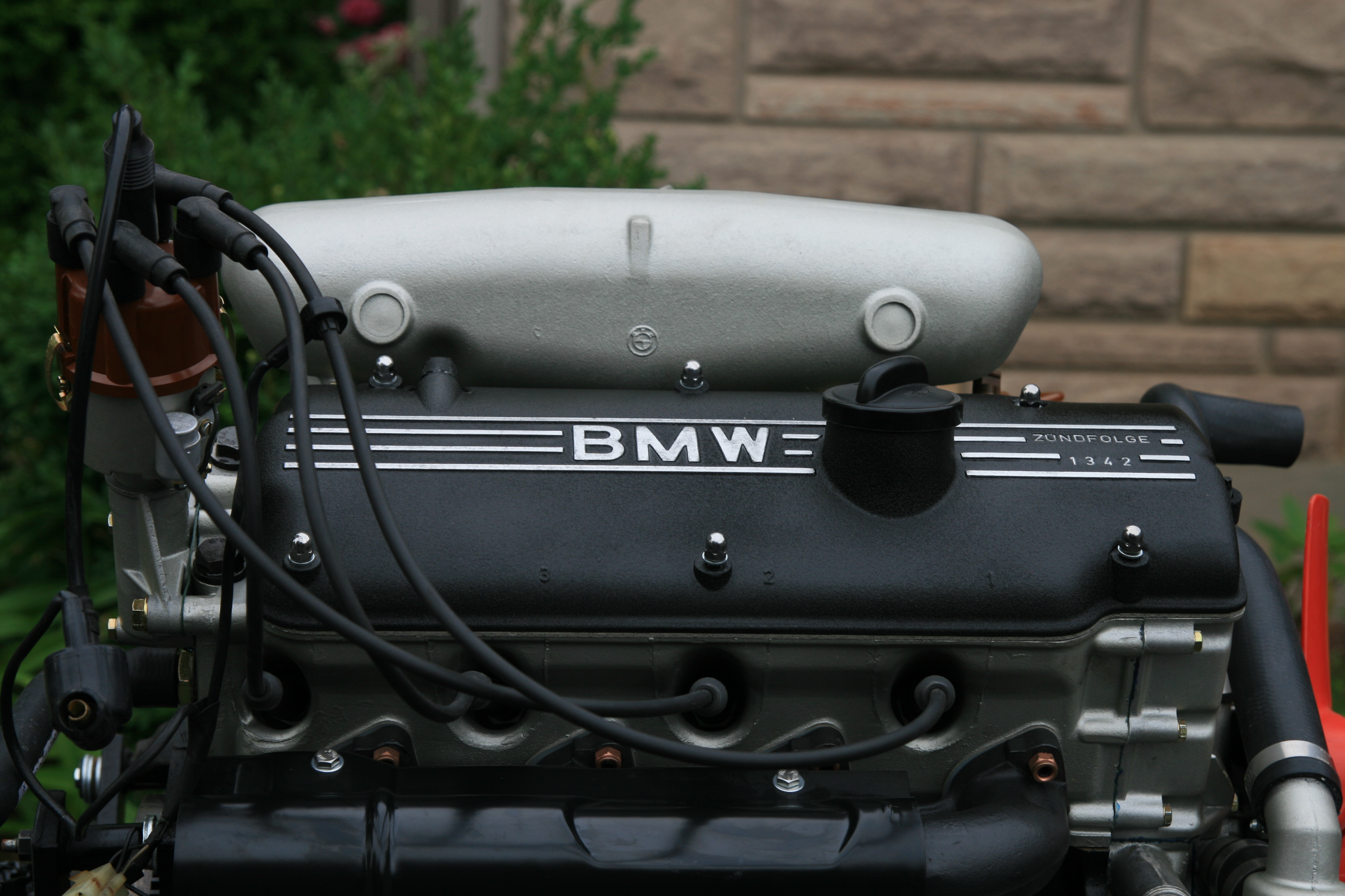 Engine is Ready to Rumble - 1973 02tii Restoration - 2002FAQ
