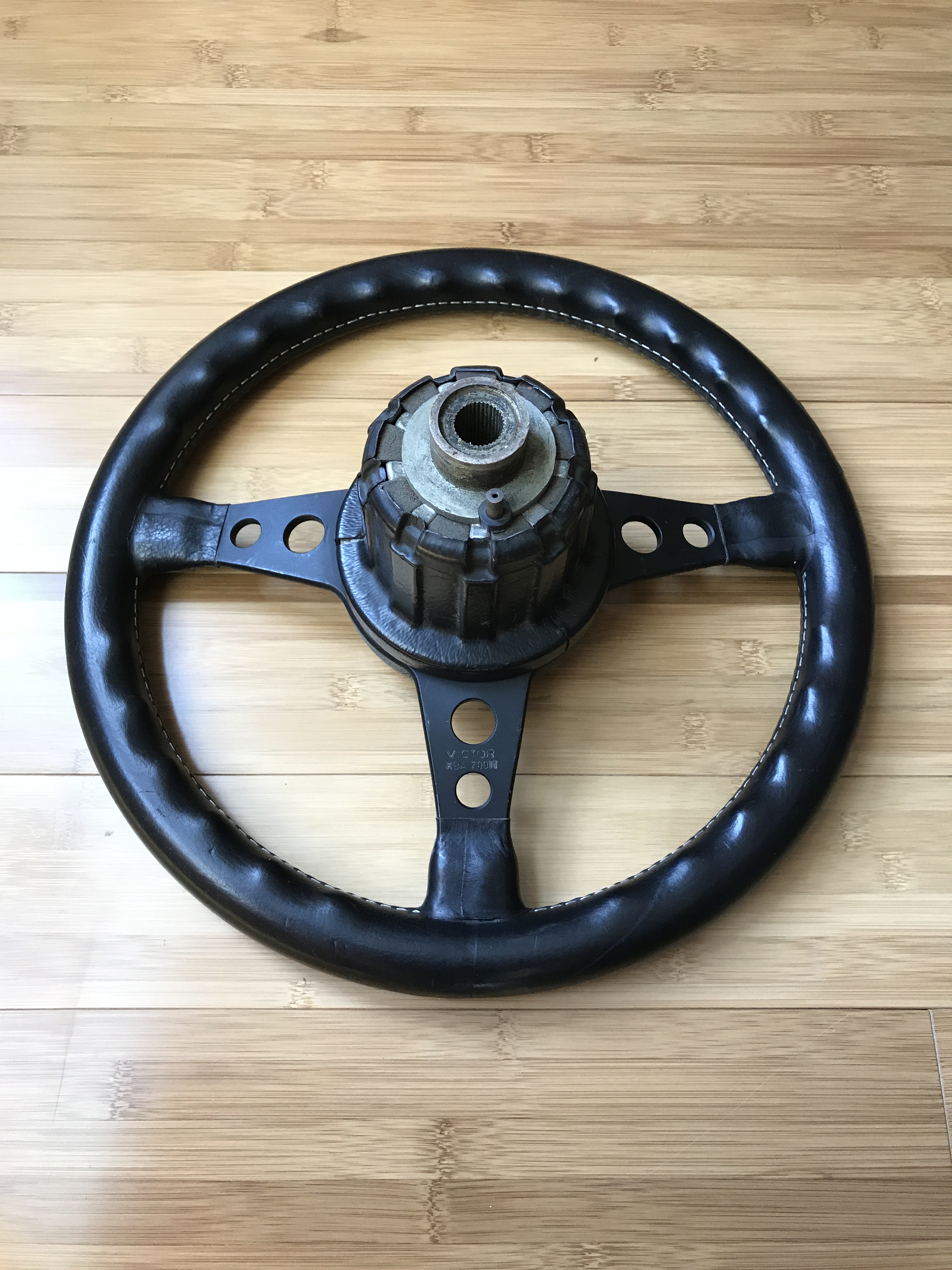 Victor 360 mm steering wheel w/ BMW 2002 hub ﻿ BMW 2002 and Neue