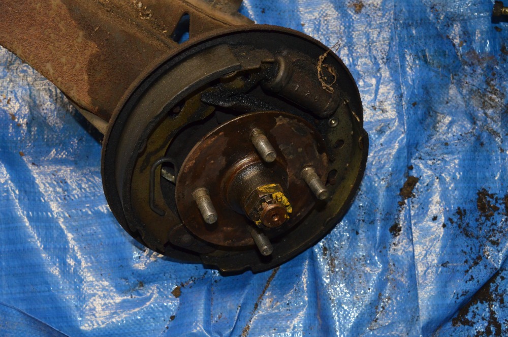 Rear Axle crown bolt removal Somebody used loctite???? ﻿ BMW 2002 and other '02