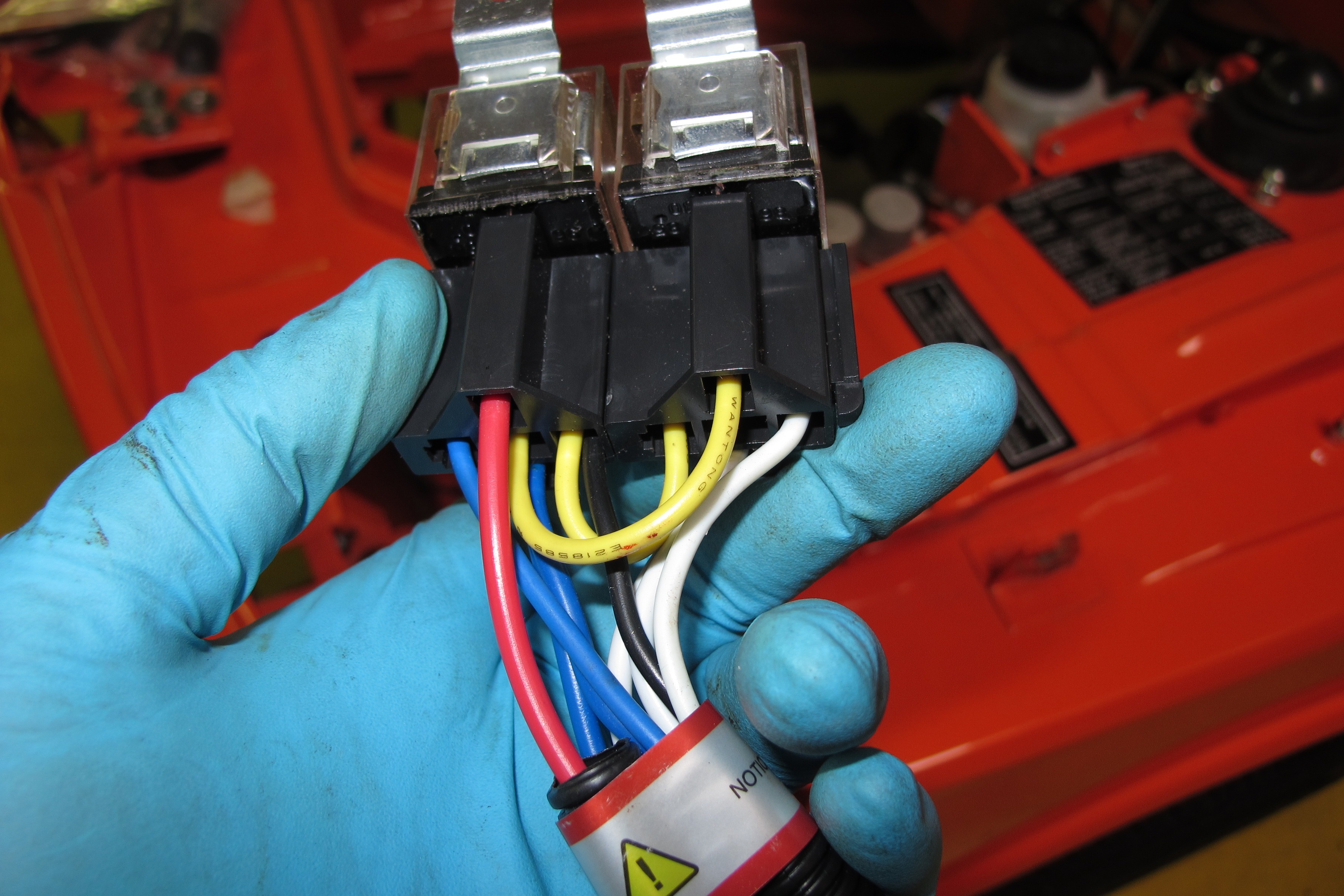 H4 headlight relays how many hot wires? ﻿ BMW 2002 and other '02