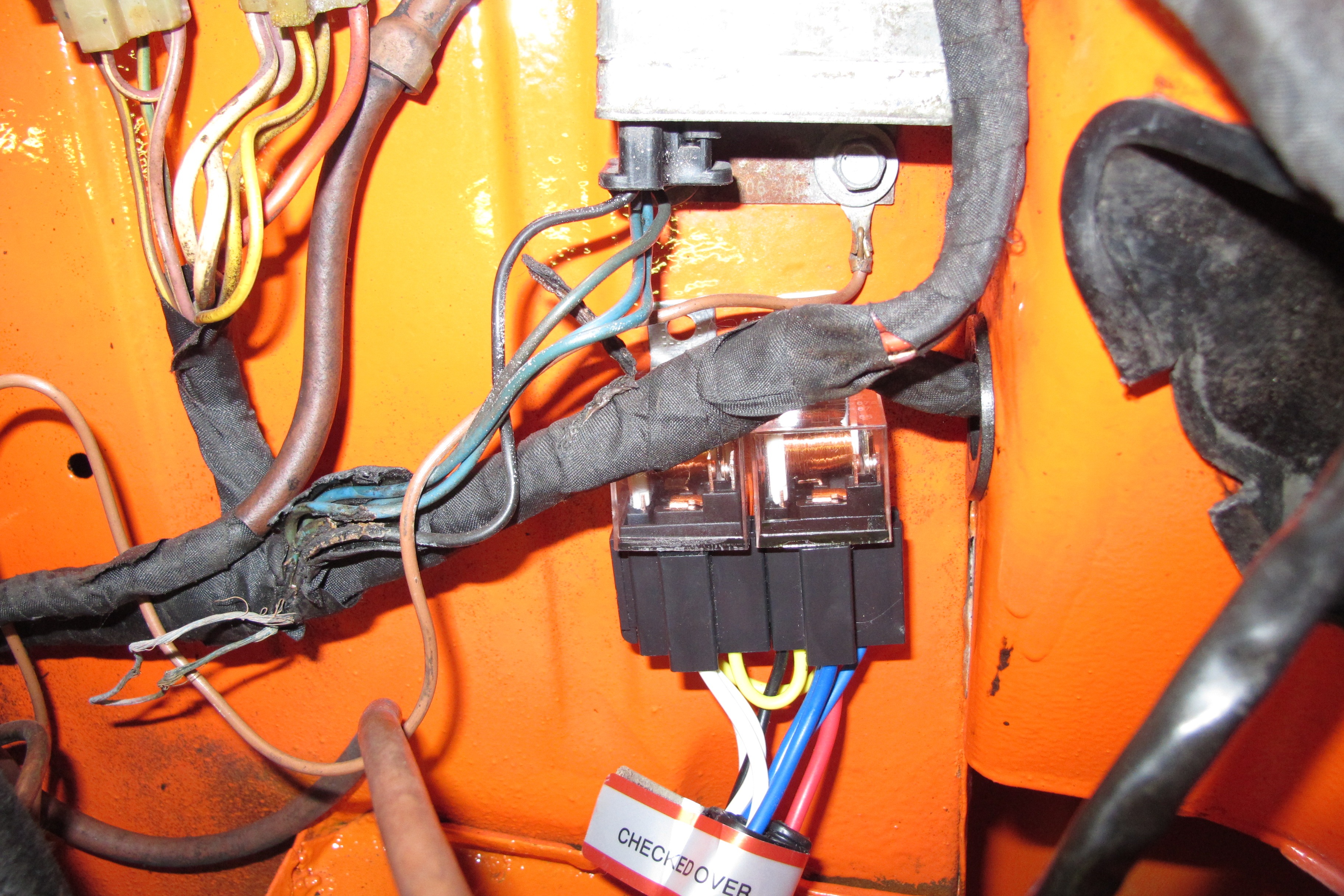 H4 headlight relays how many hot wires? ﻿ BMW 2002 and other '02