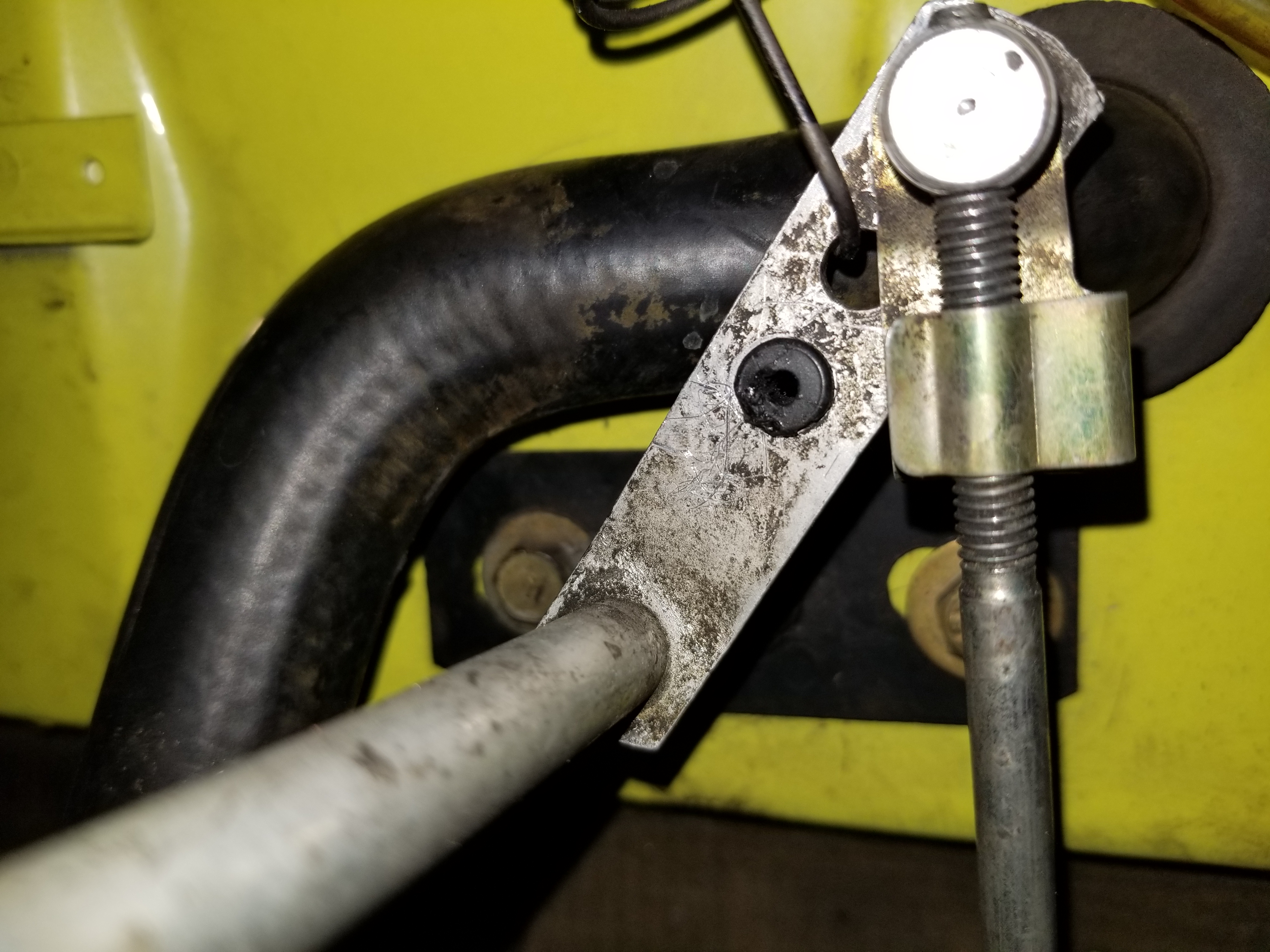 How is the gas pedal supposed to connect? ﻿ BMW 2002 and other '02