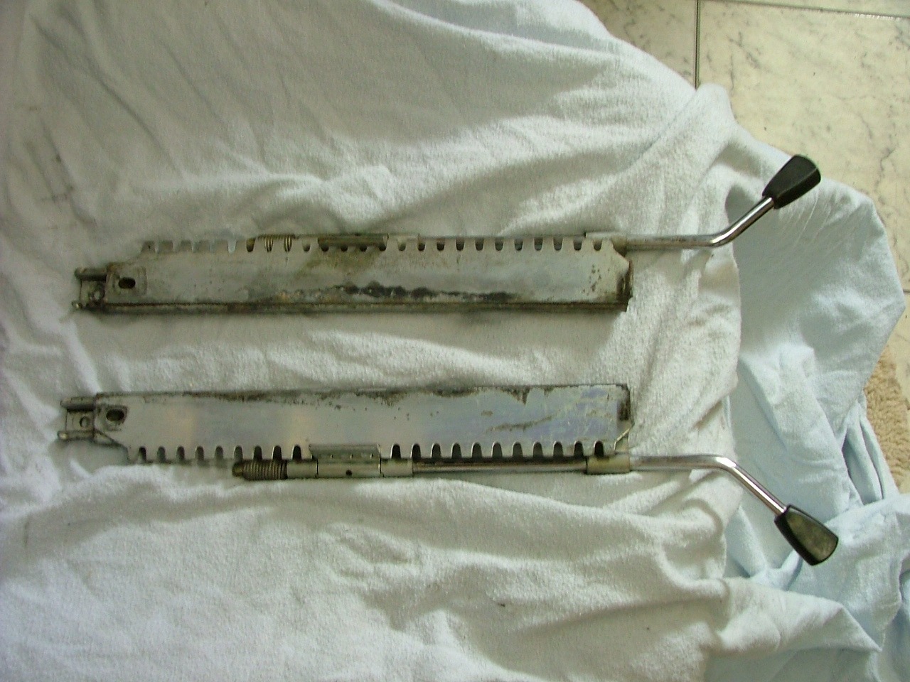 Early seat rails - Miscellaneous - 2002FAQ