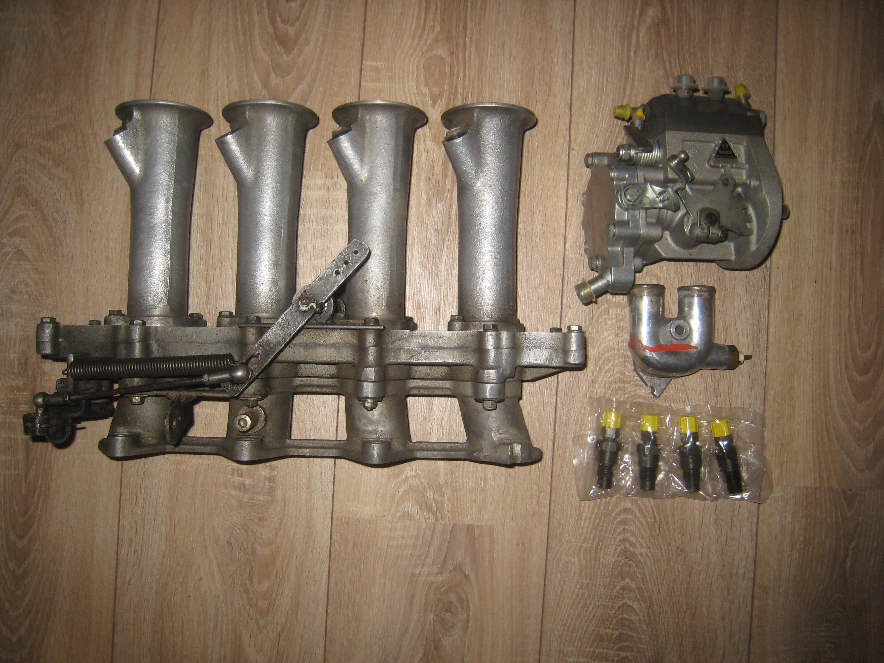 Kugelfischer racing injection with slide throttle - BMW 2002 and other ...