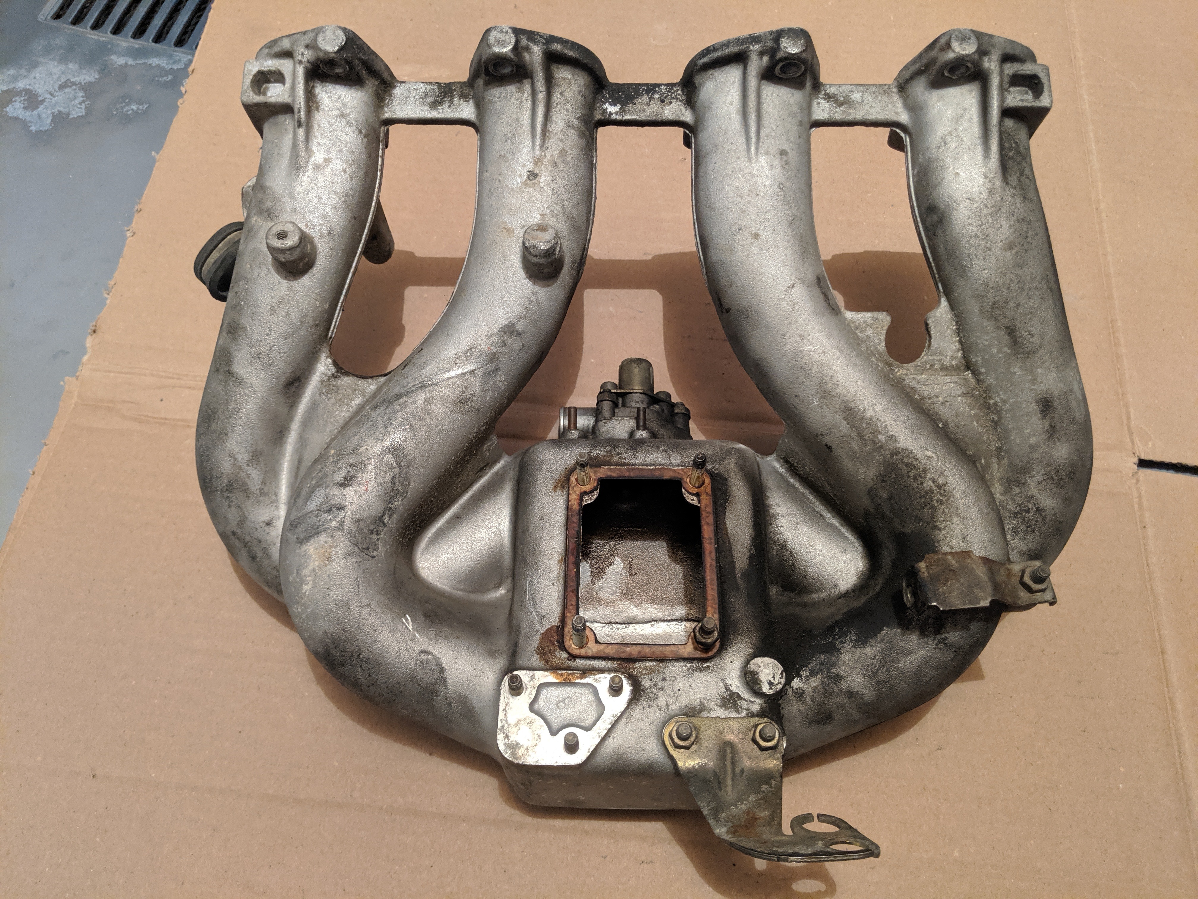 E30 M10 EFI Intake manifolds and fuel rails ﻿ Miscellaneous