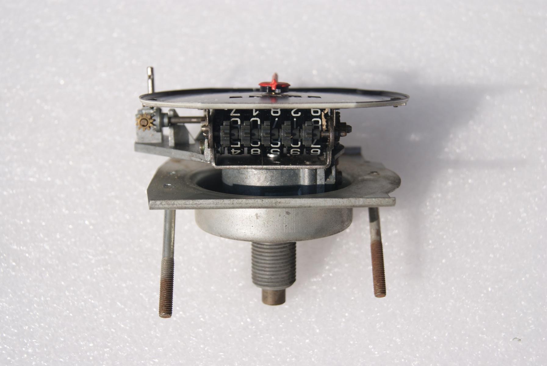 2nd series 200kph speedometer - w/ missing pin - Miscellaneous - 2002FAQ