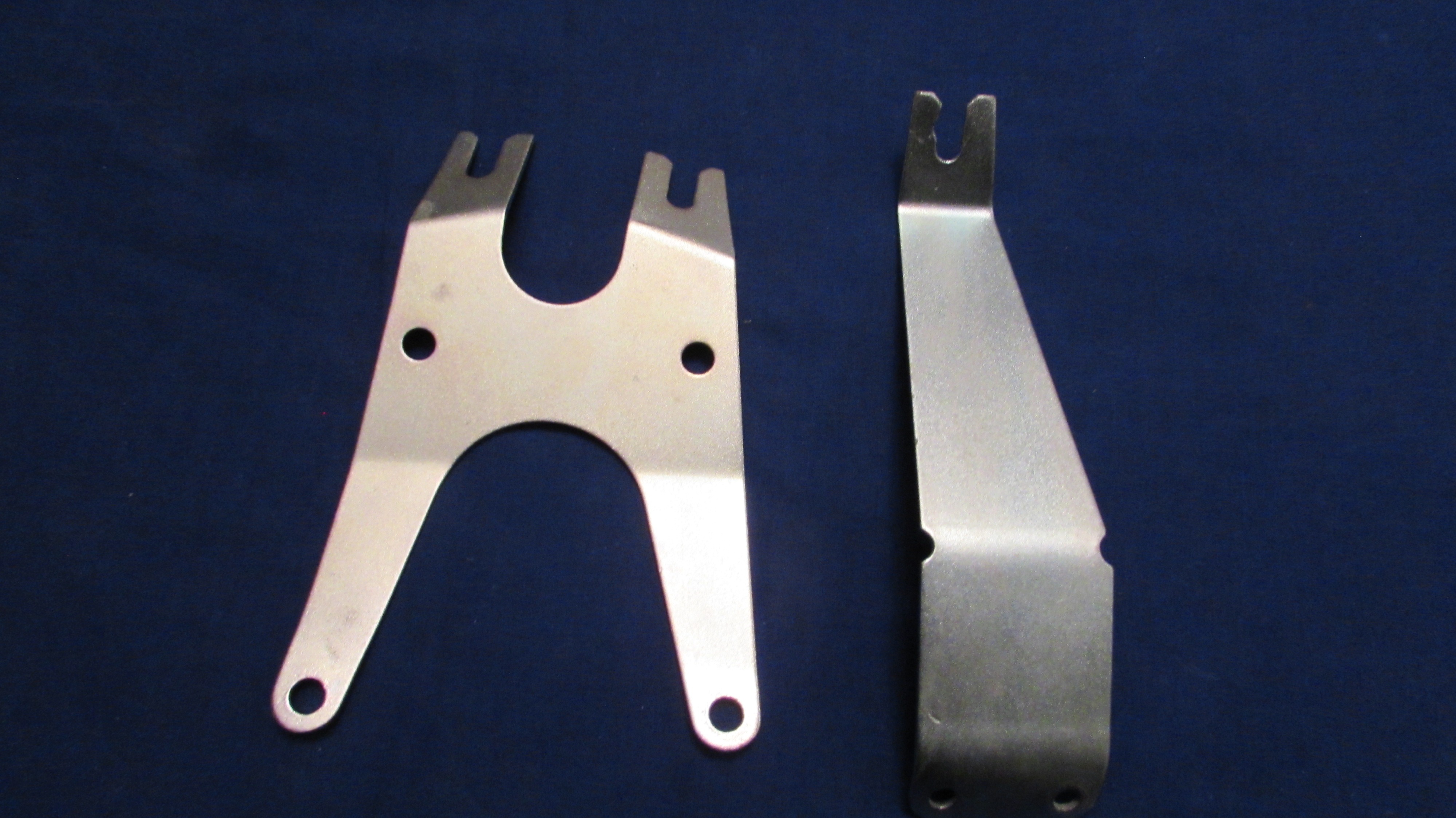 Anodized Air Filter Brackets ﻿ BMW 2002 and Neue Klasse Parts For Sale