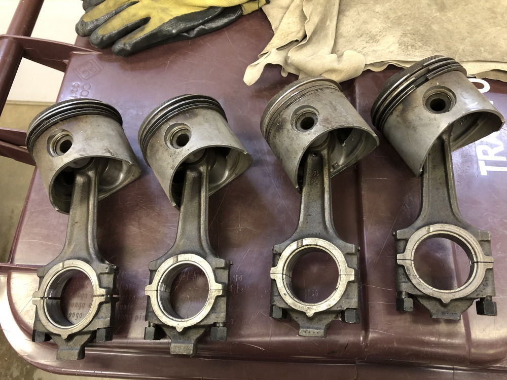 Piano Top Pistons and Rods ﻿ BMW 2002 and Neue Klasse Parts For Sale