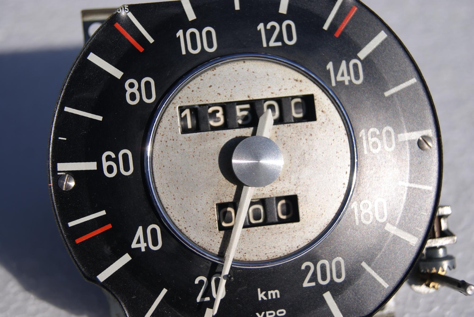 Early series 200kph speedometer, silverdollar style - Miscellaneous ...