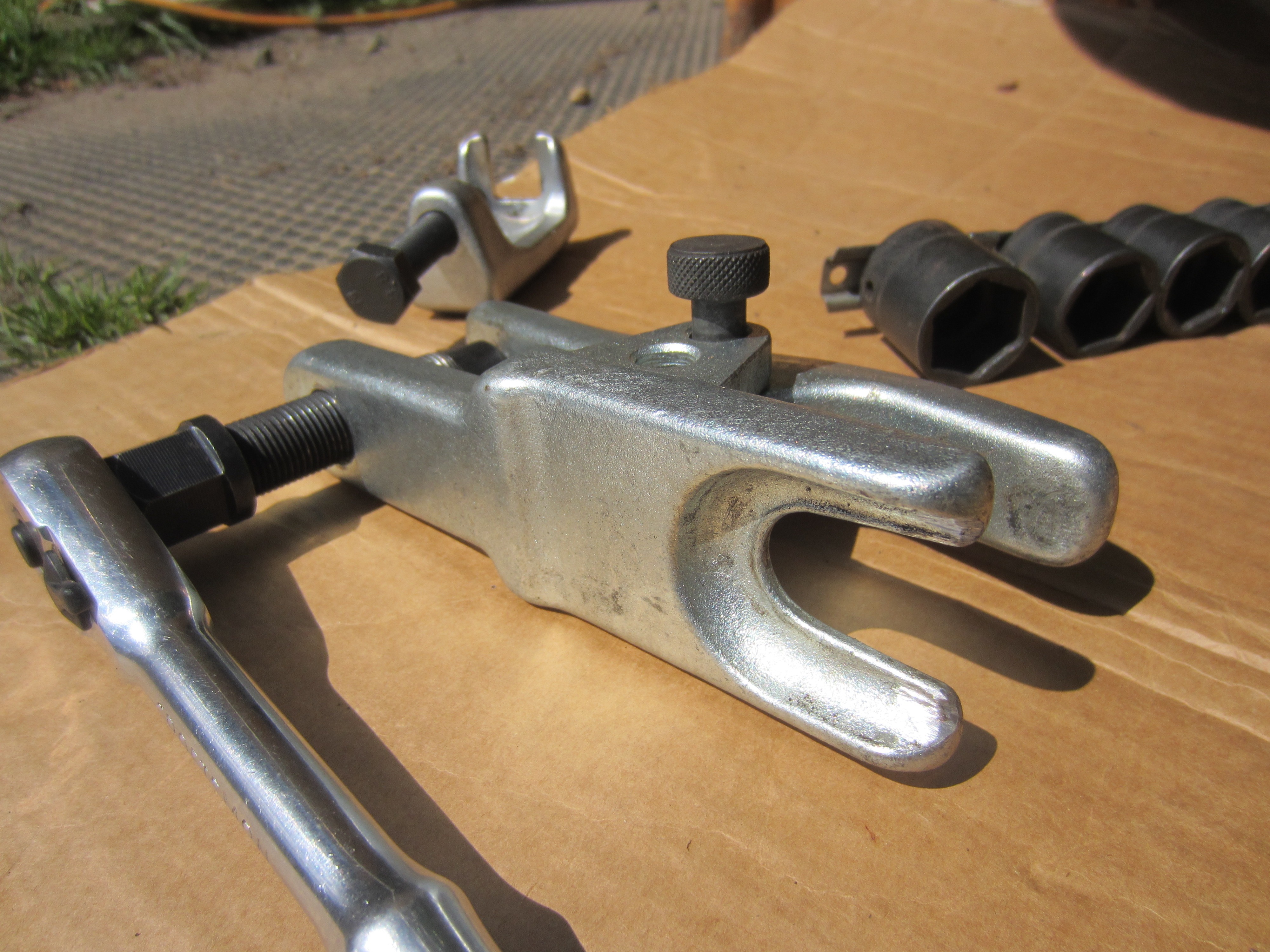 HELP! Still cant figure out how to remove steering box! ﻿ BMW 2002 and