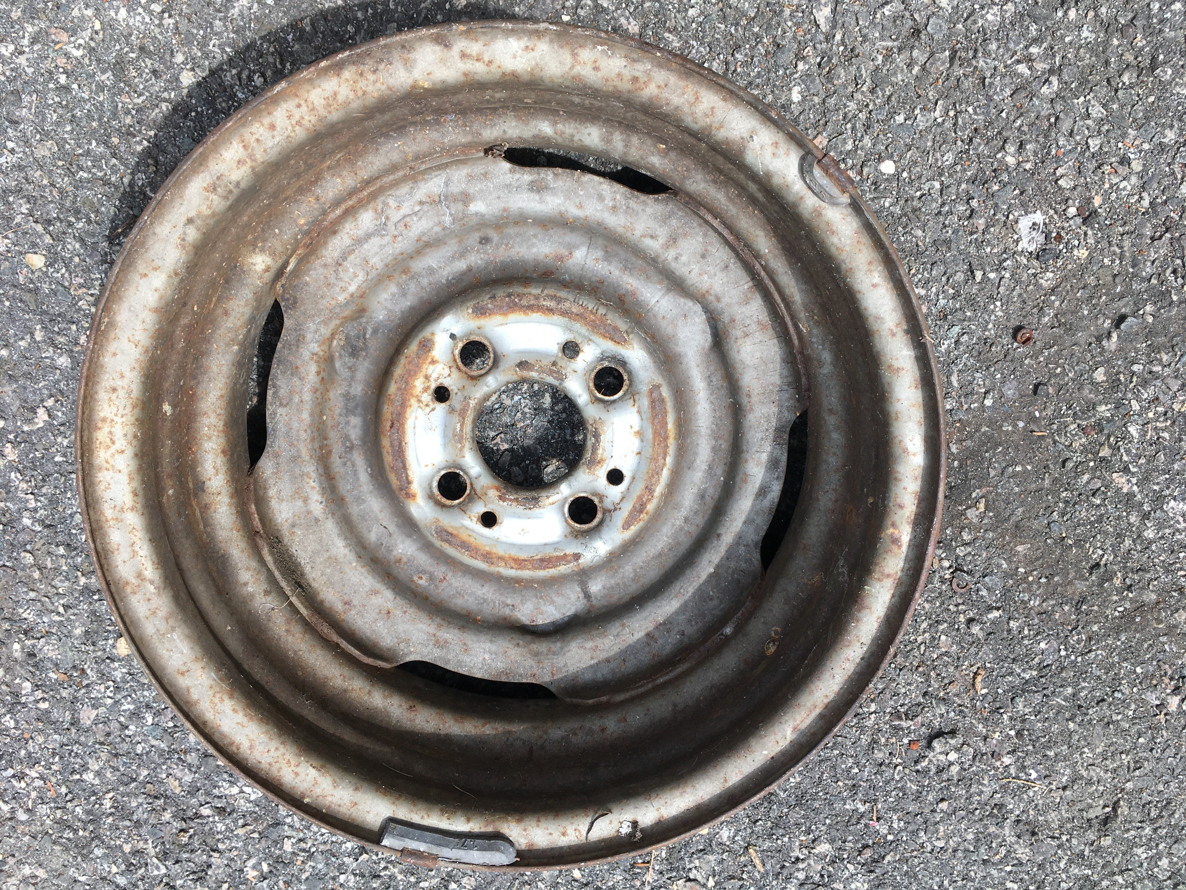 Correct nonslotted 5x13 steel wheels for '72/'73 tii ﻿ Miscellaneous