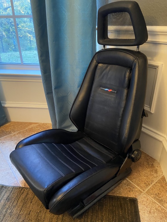 Recaro headrests interchangeable? ﻿ BMW 2002 and other '02