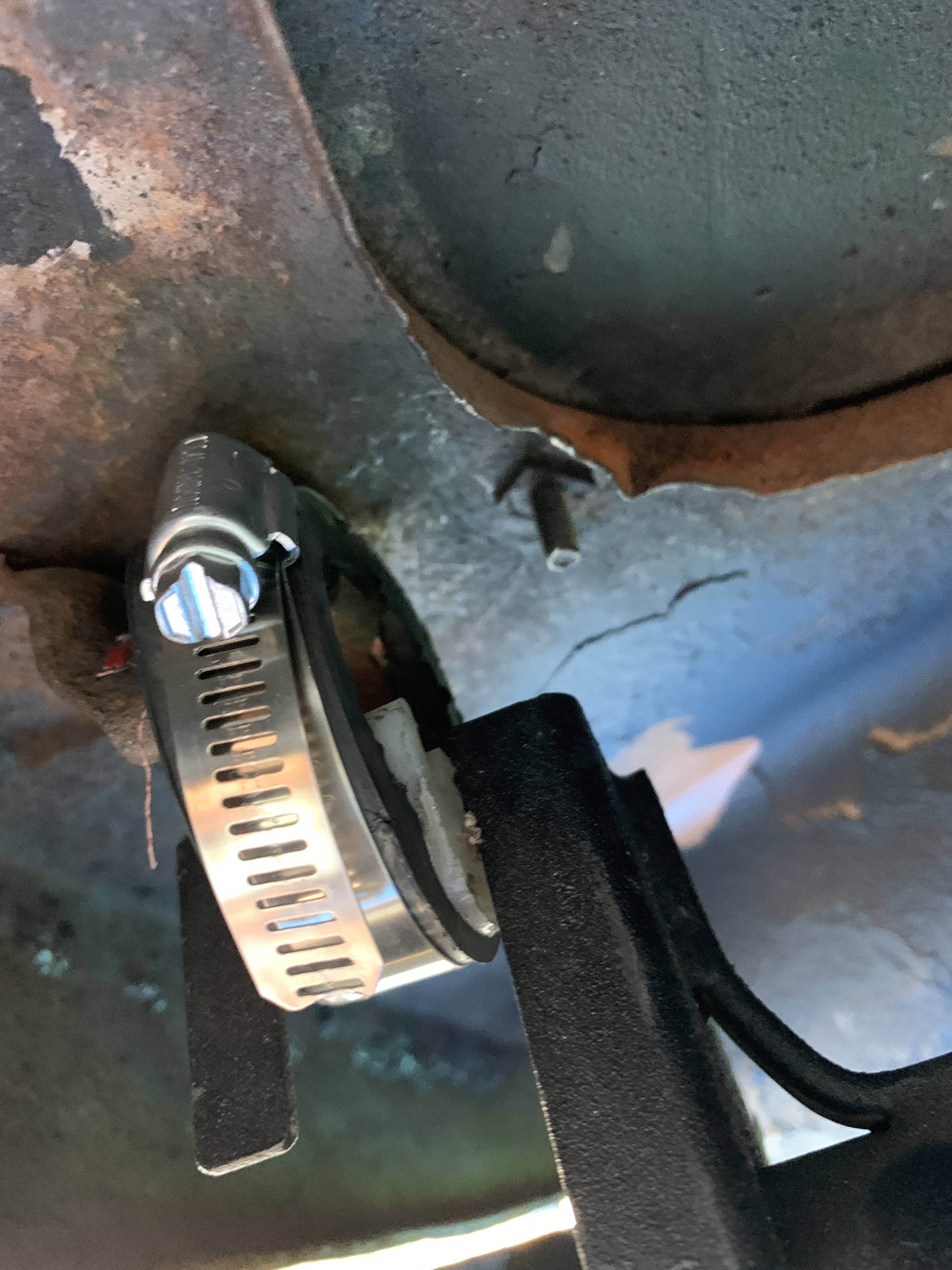 Muffler hitting subframe, is there an easy solution ? BMW 2002 and