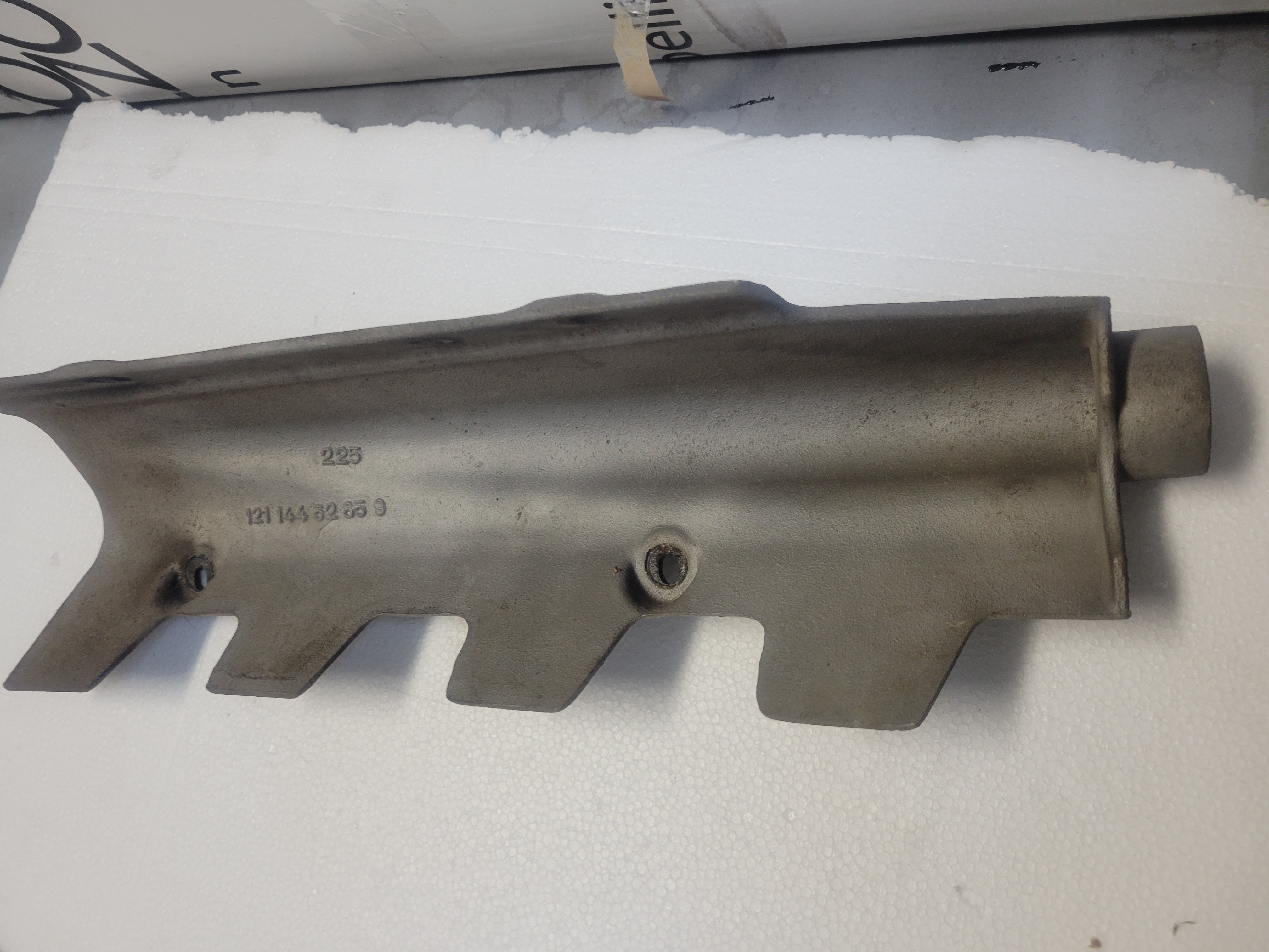 Exhaust manifold heat shield ﻿ Miscellaneous