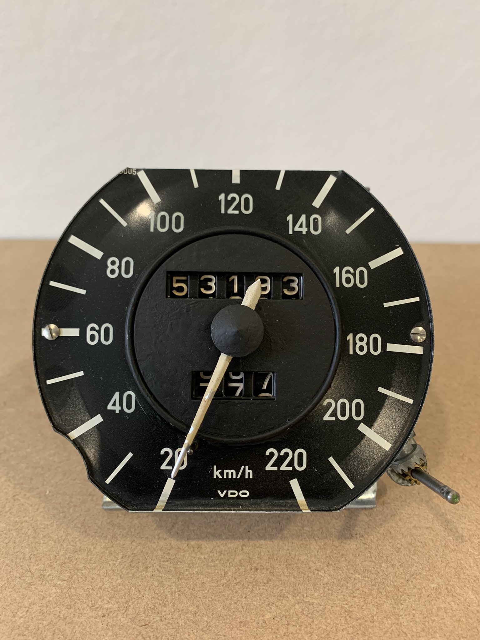 Different types of 1. series (pre-71) 220km/h speedometers - BMW 2002 ...