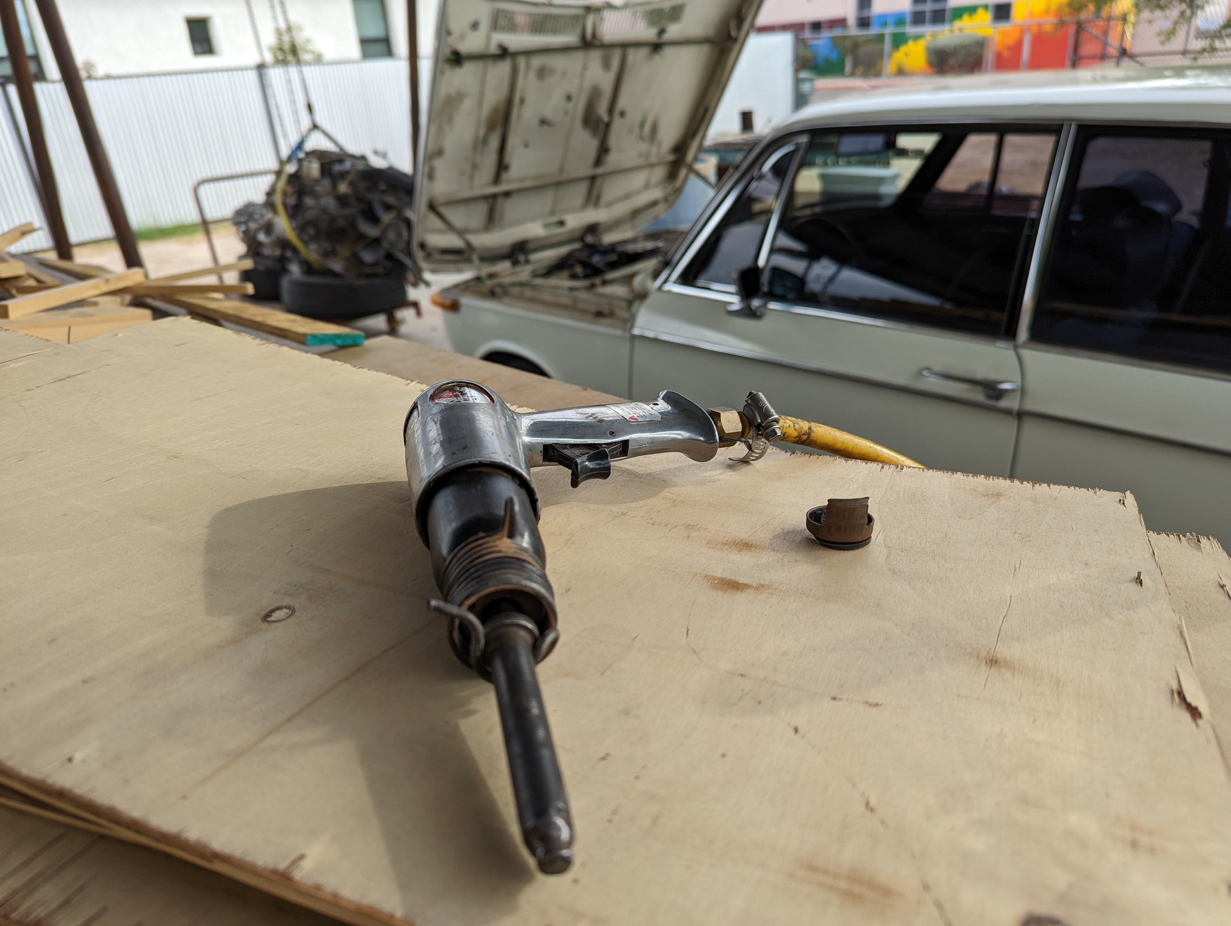 Any ideas on how to remove e24 steering wheel jammed on 02 ﻿ BMW 2002