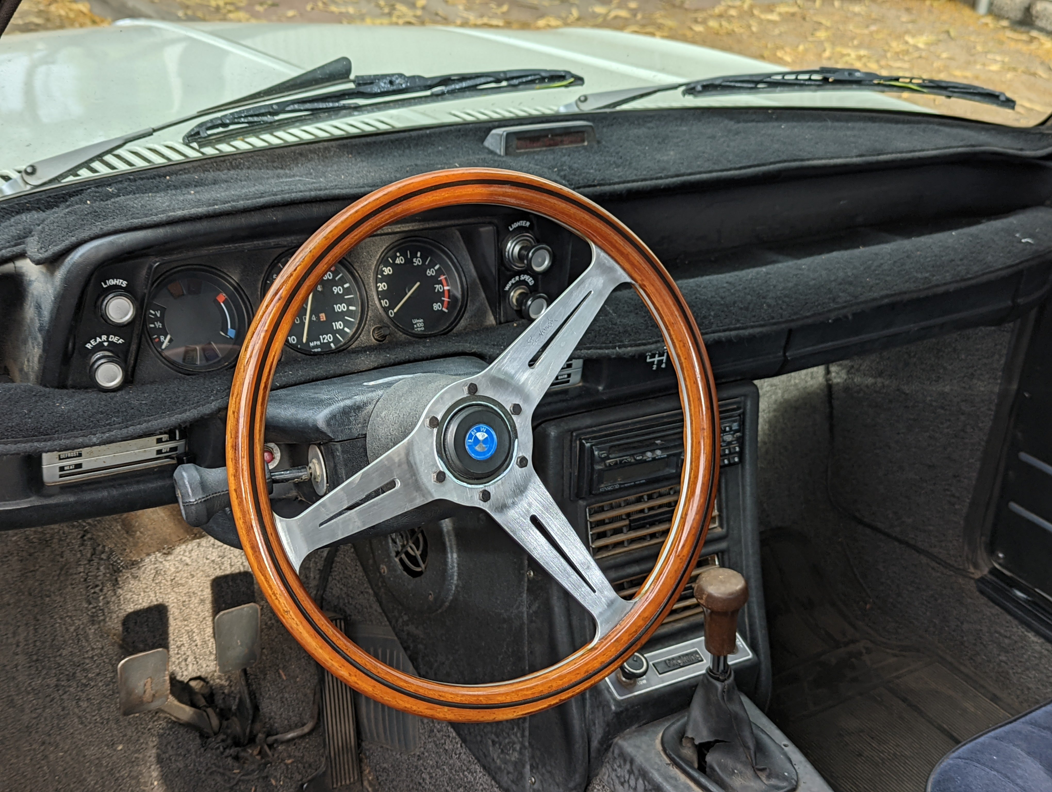 Any ideas on how to remove e24 steering wheel jammed on 02 ﻿ BMW 2002