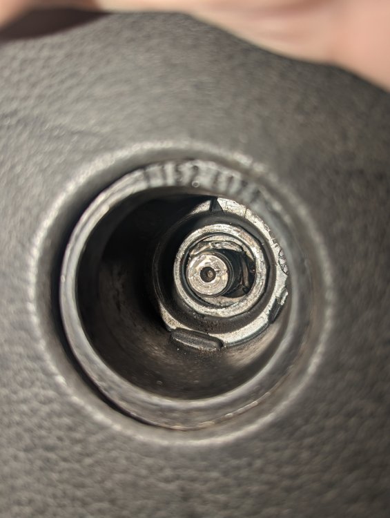 Any ideas on how to remove e24 steering wheel jammed on 02 ﻿ BMW 2002