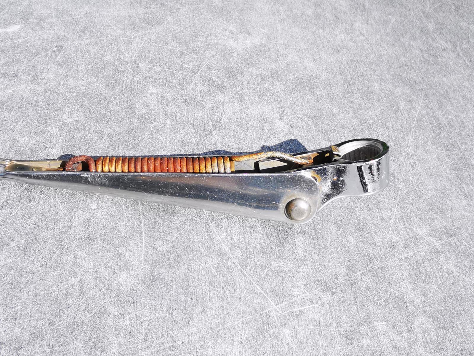 Wiper arm w/ deflector + blade, left side, Bosch BMW 2002 and Neue Klasse Parts For Sale BMW