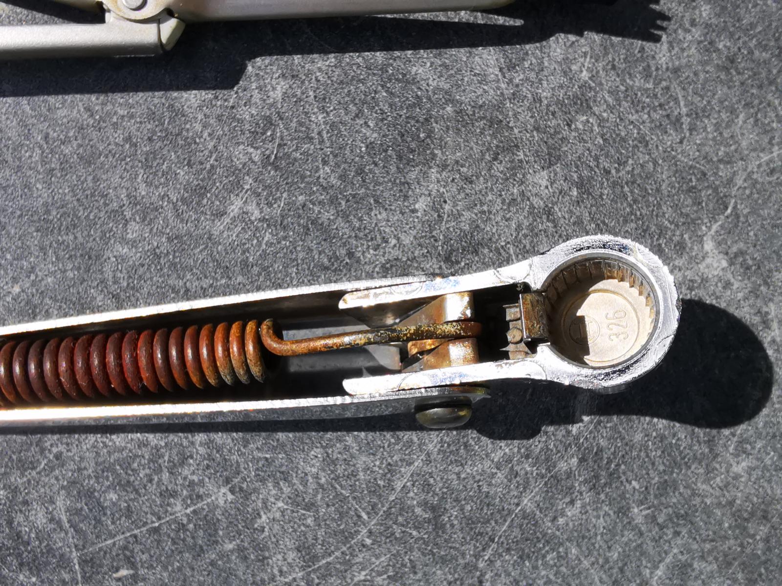 Wiper arm w/ deflector + blade, left side, Bosch BMW 2002 and Neue Klasse Parts For Sale BMW