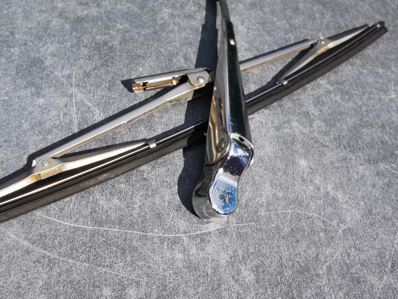 Wiper arm w/ deflector + blade, left side, Bosch BMW 2002 and Neue Klasse Parts For Sale BMW