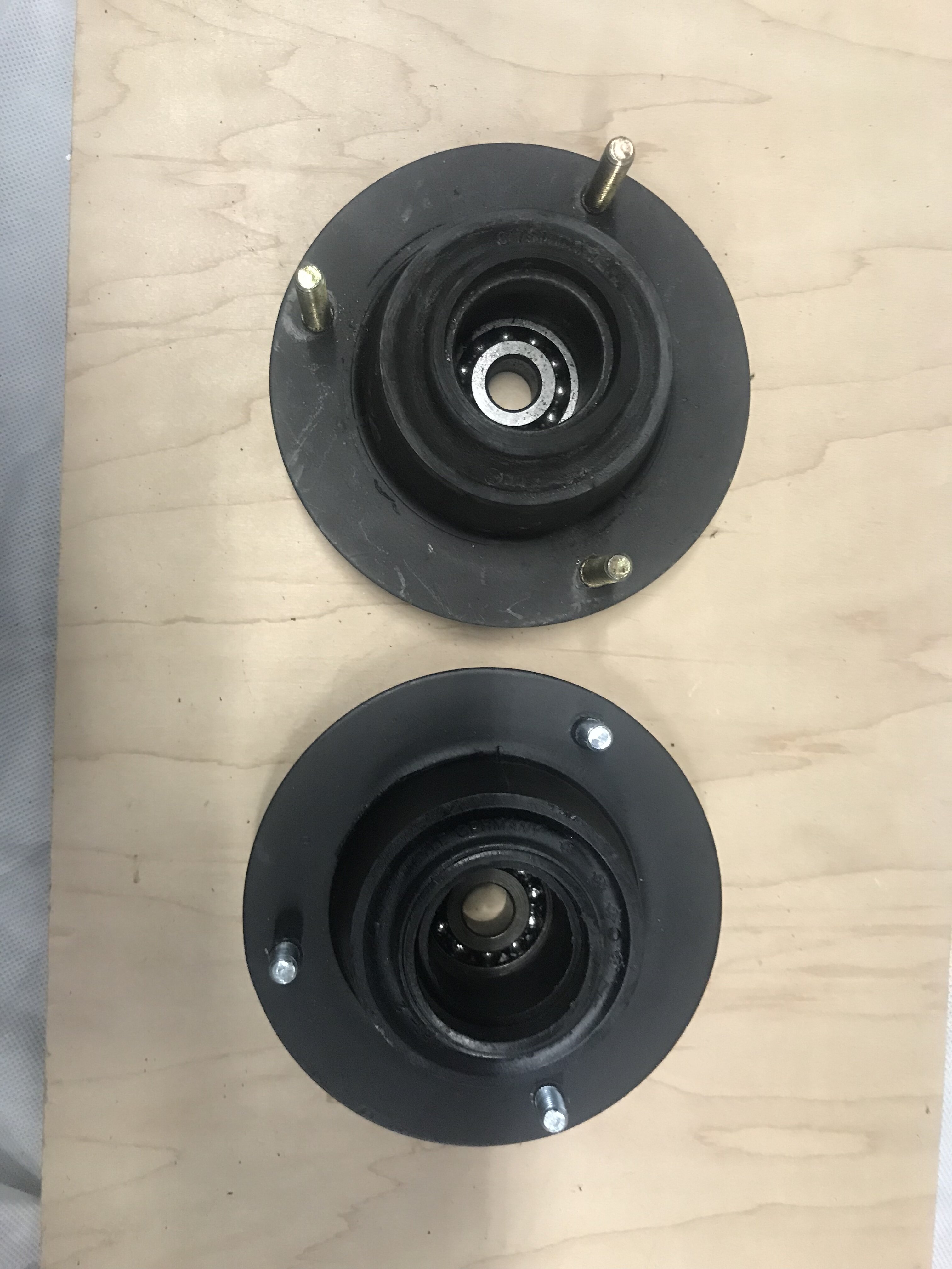 2002/1600 front strut top bearing assembly (set of 2) ﻿ Miscellaneous