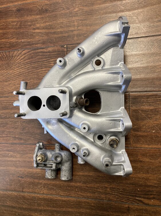 Dual port down draft carburetor intake manifold & water neck
