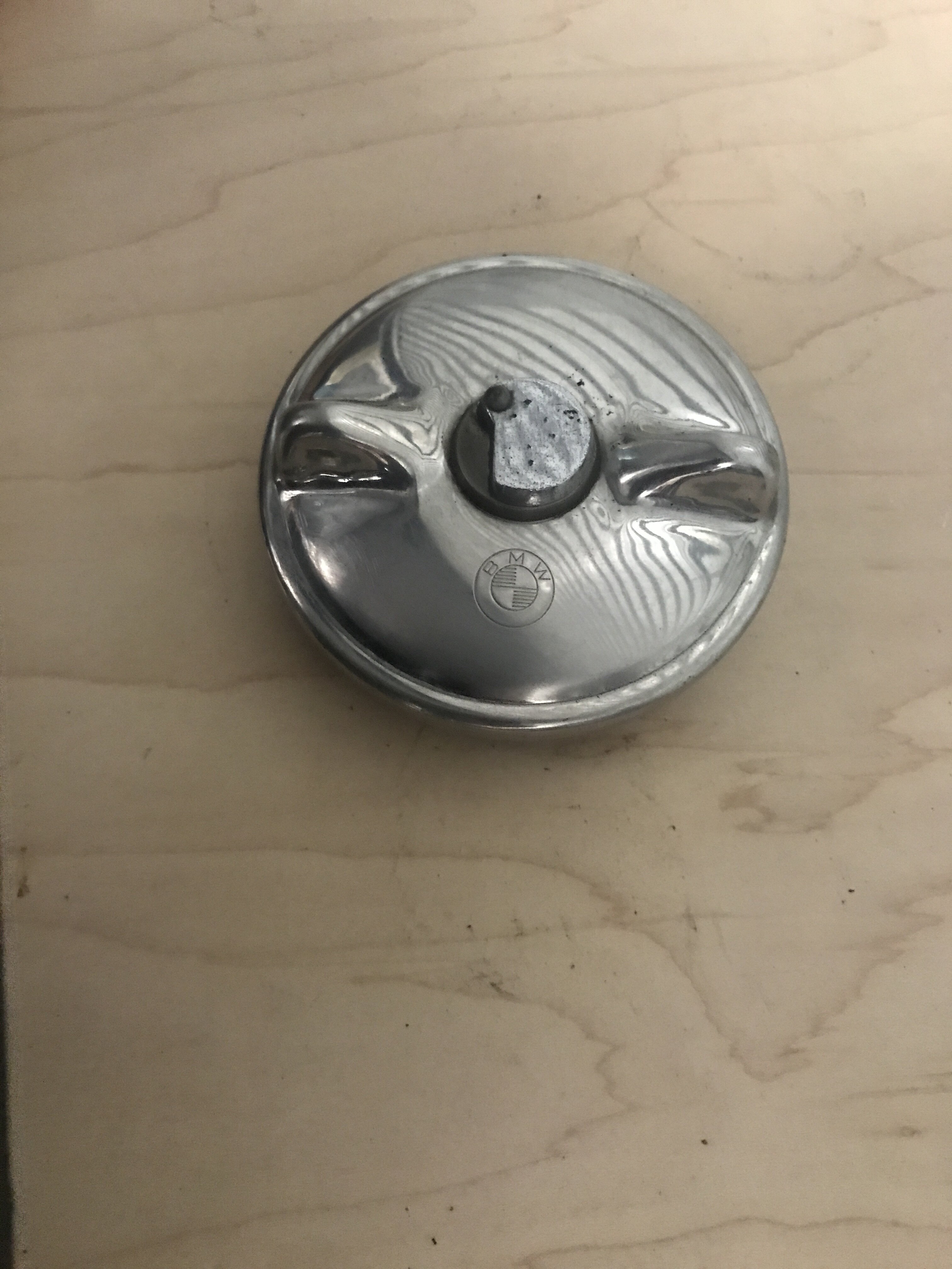 Early gas cap with BMW logo (no key) unlocked |﻿ Miscellaneous