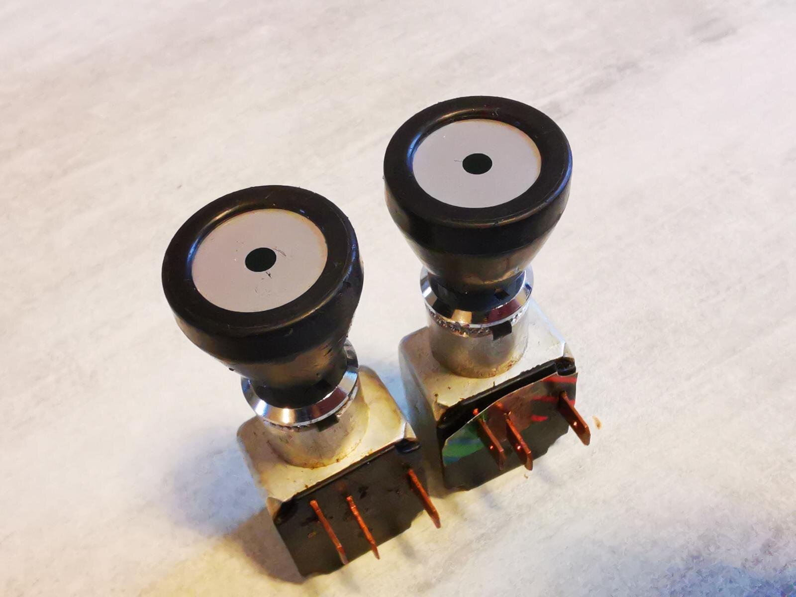 2x E12 defrost switch (1x NOS) 61311365134 / 61311361232 |﻿ Miscellaneous