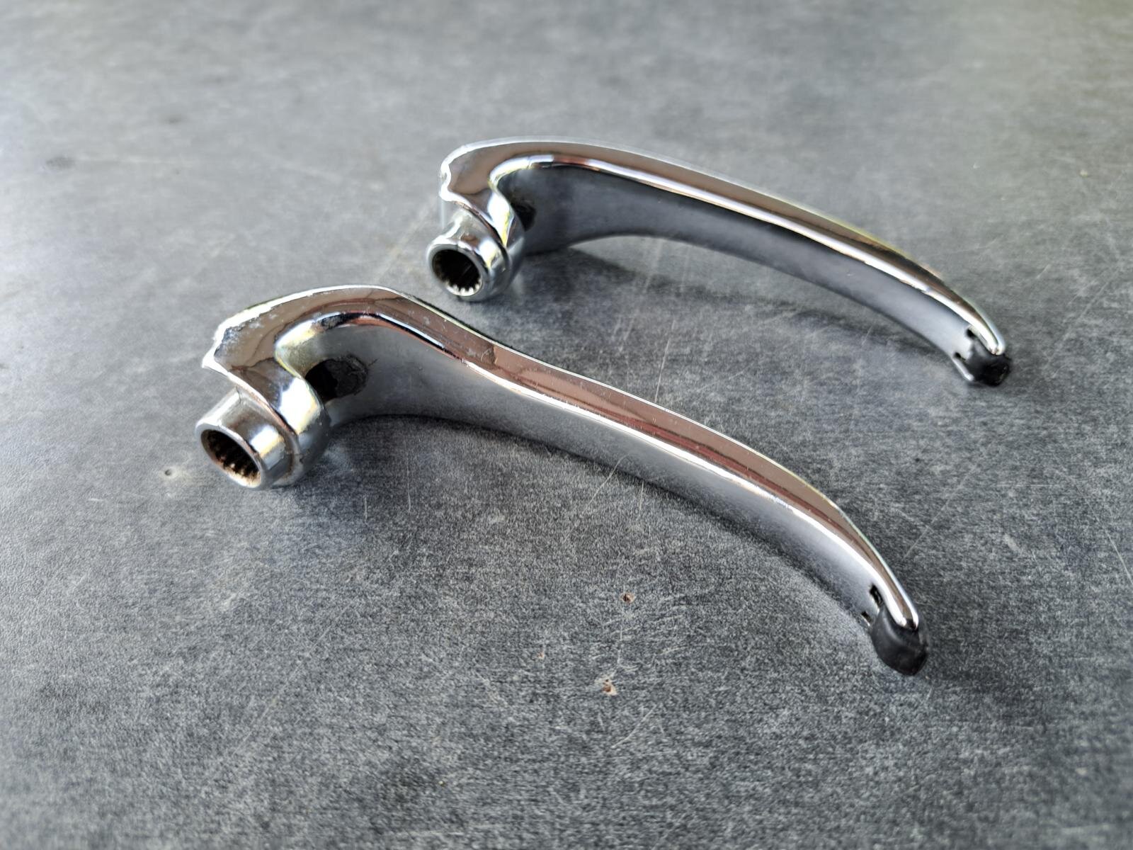 Interior door handle left + right - Body and Interior - 2002FAQ