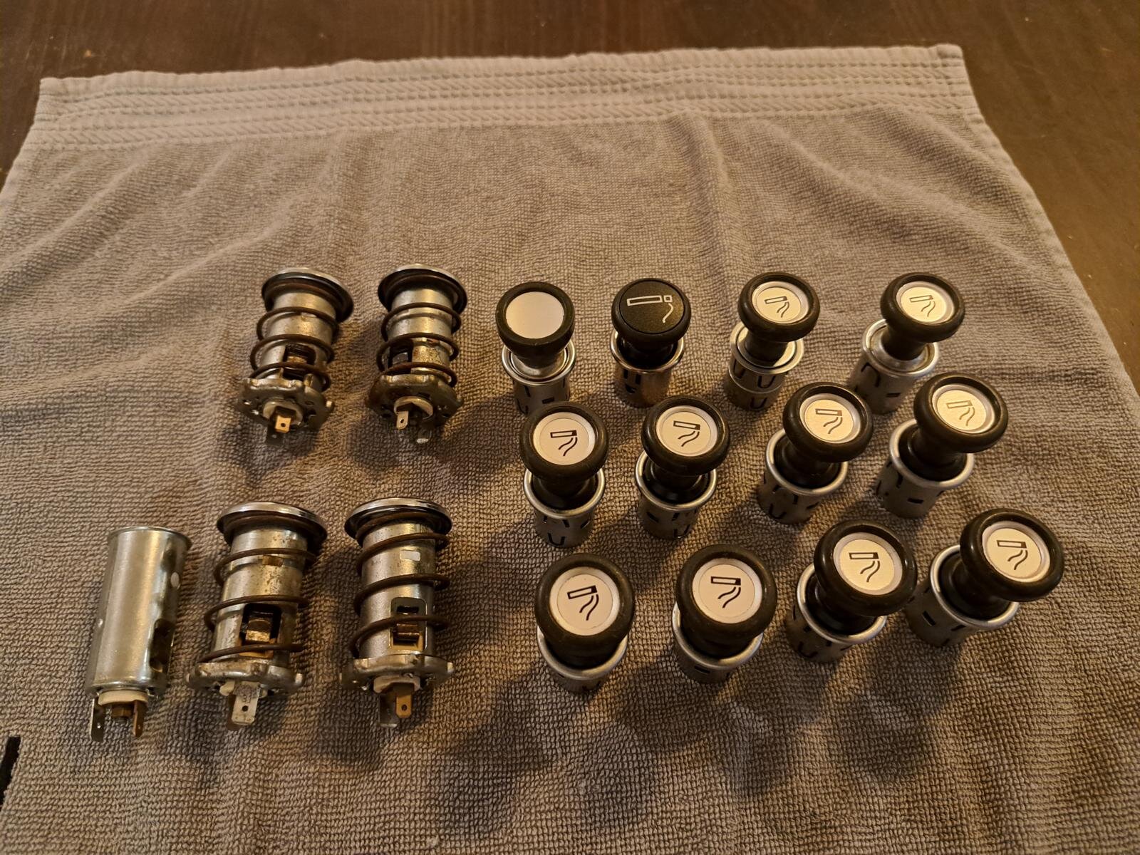 Cigarette lighters, plugs and sockets, 20 EUR each - Body and Interior ...