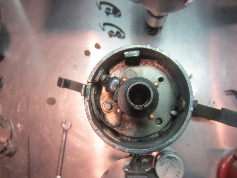 one pipe on exhaust manifold running hot ﻿ BMW 2002 and other '02