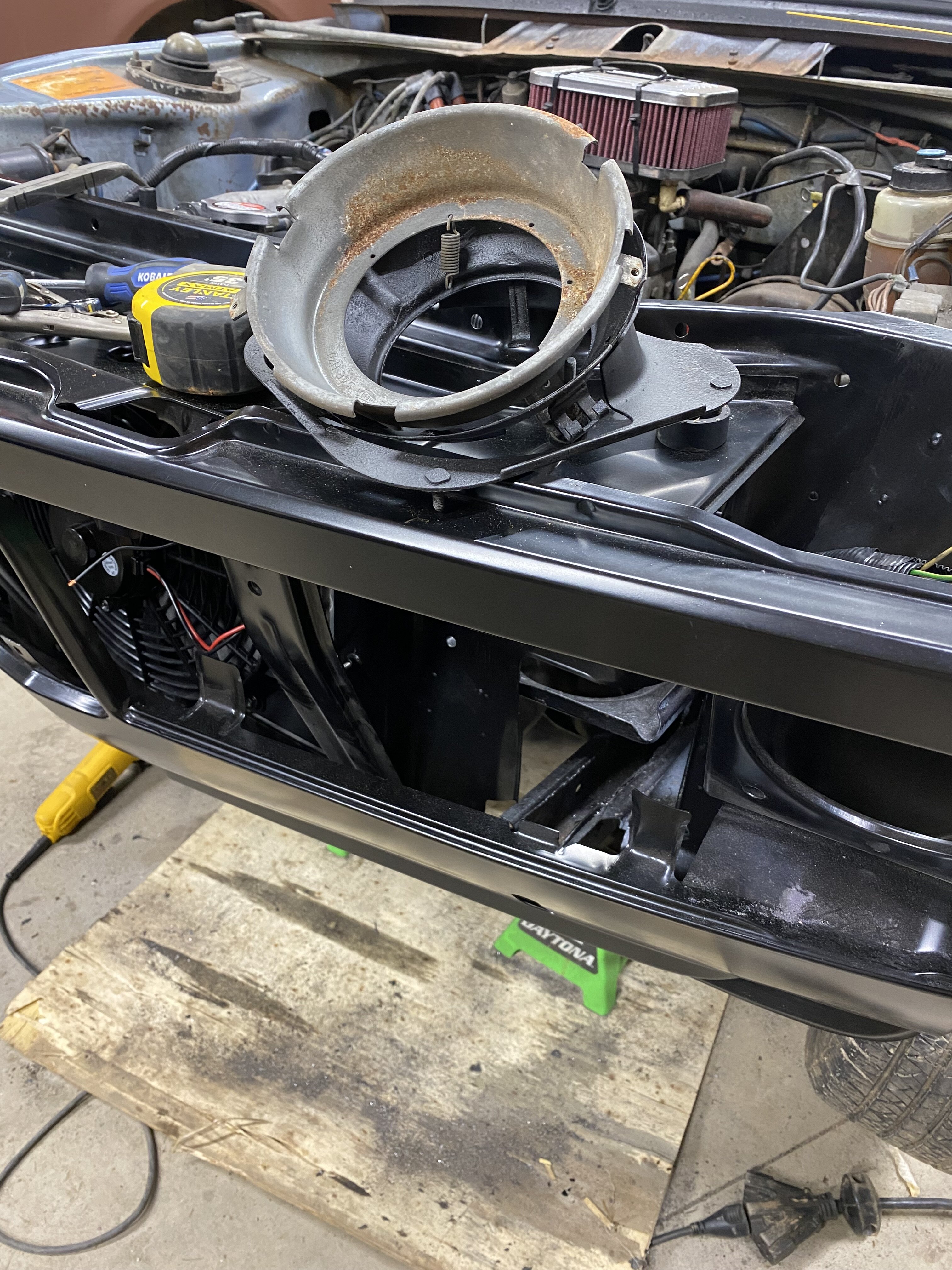 I figured it out 🤦🏻♂️ Headlight assembly help - BMW 2002 and other '02 ...