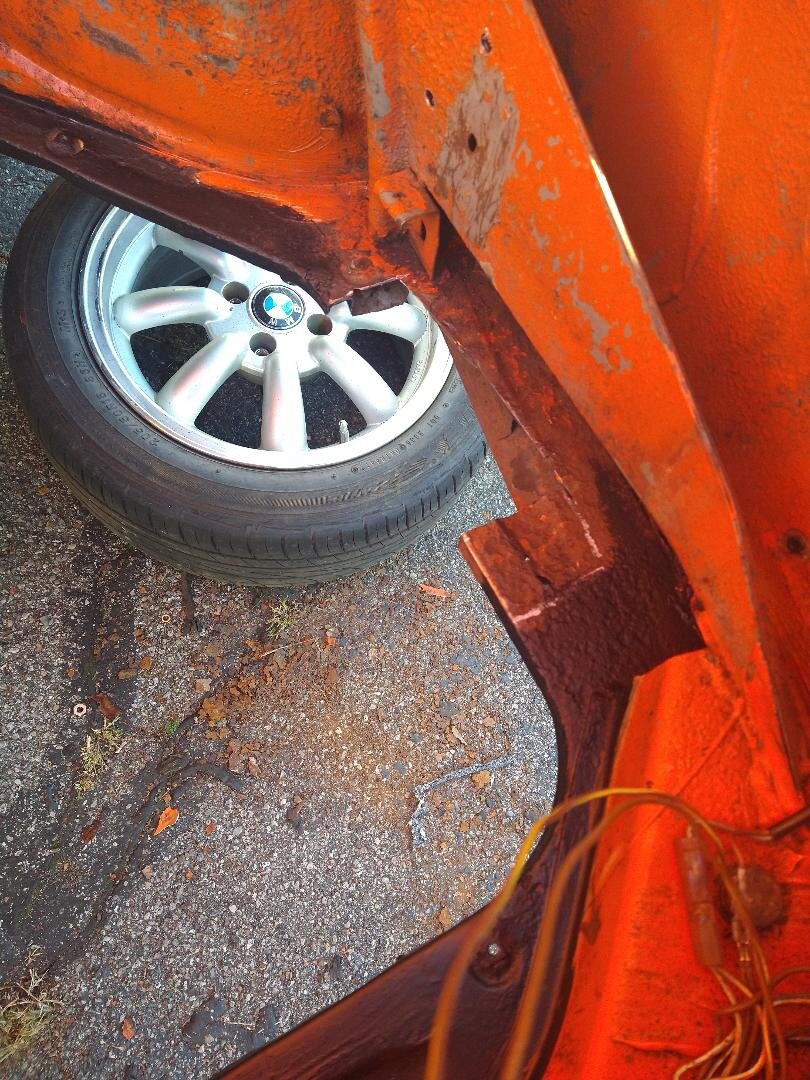 Spare Wheel Rusted Detour rust repair before spare tire well replacement - BMW 2002 and ...