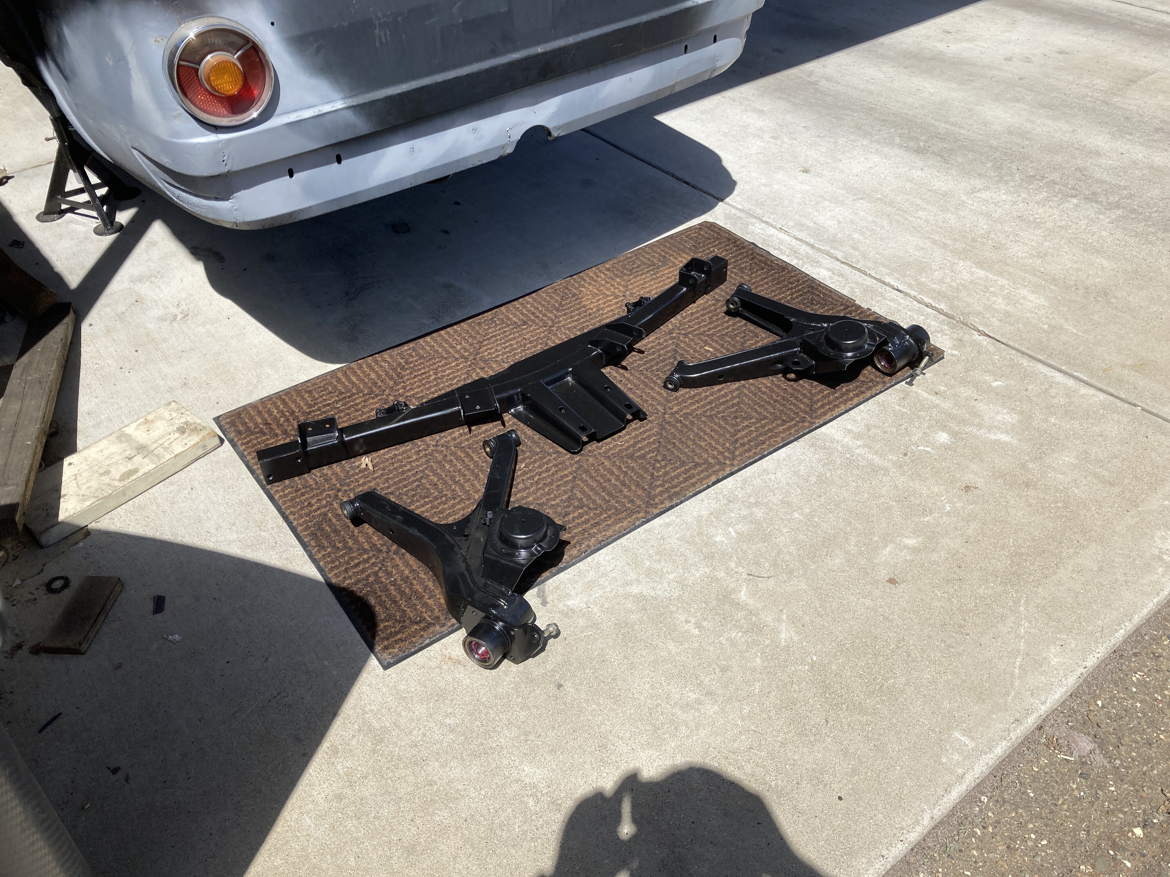 Painted rear diff + installed rear bearings + subframe - BMW 2002 and ...