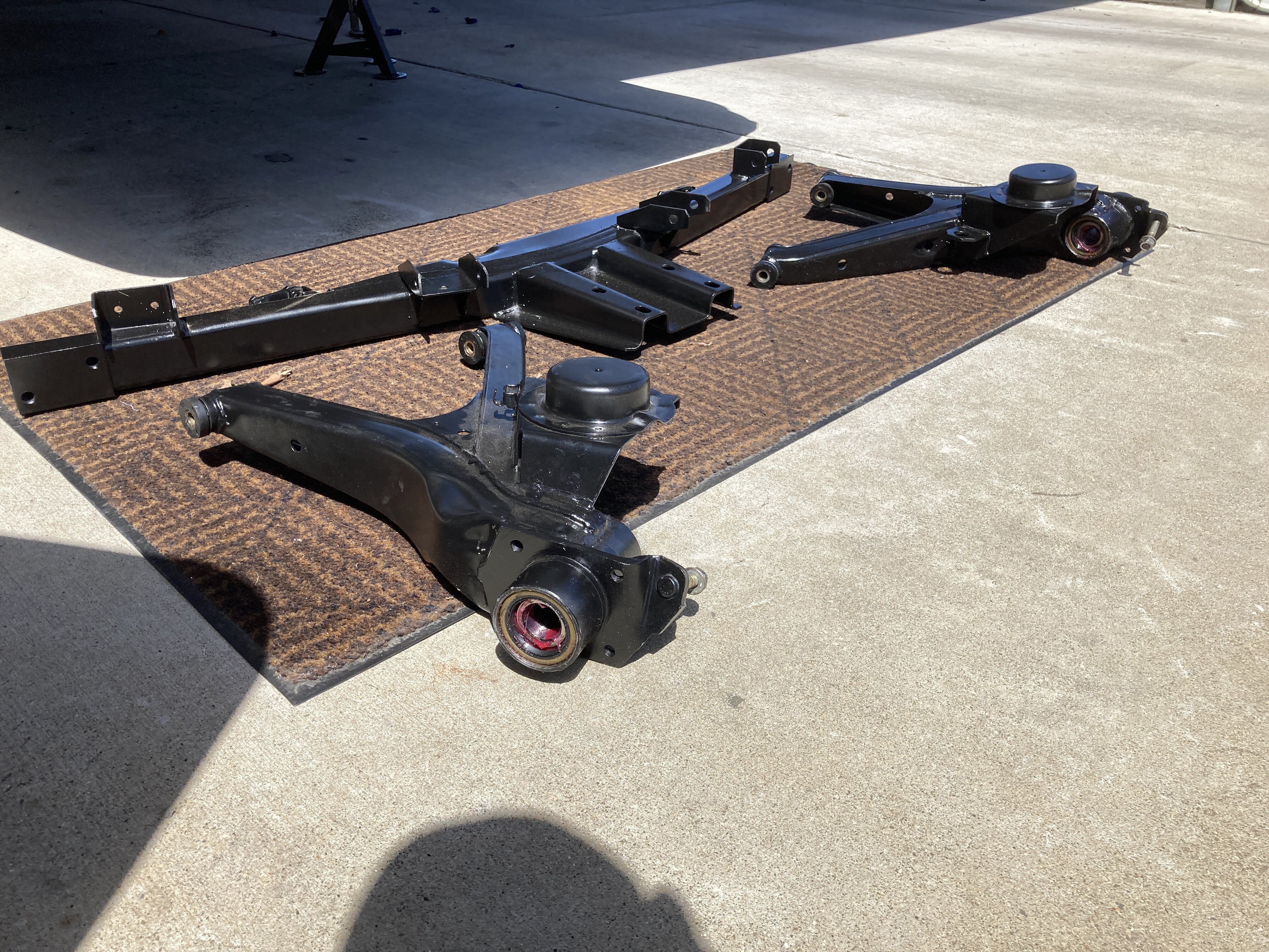 Painted rear diff + installed rear bearings + subframe - BMW 2002 and ...