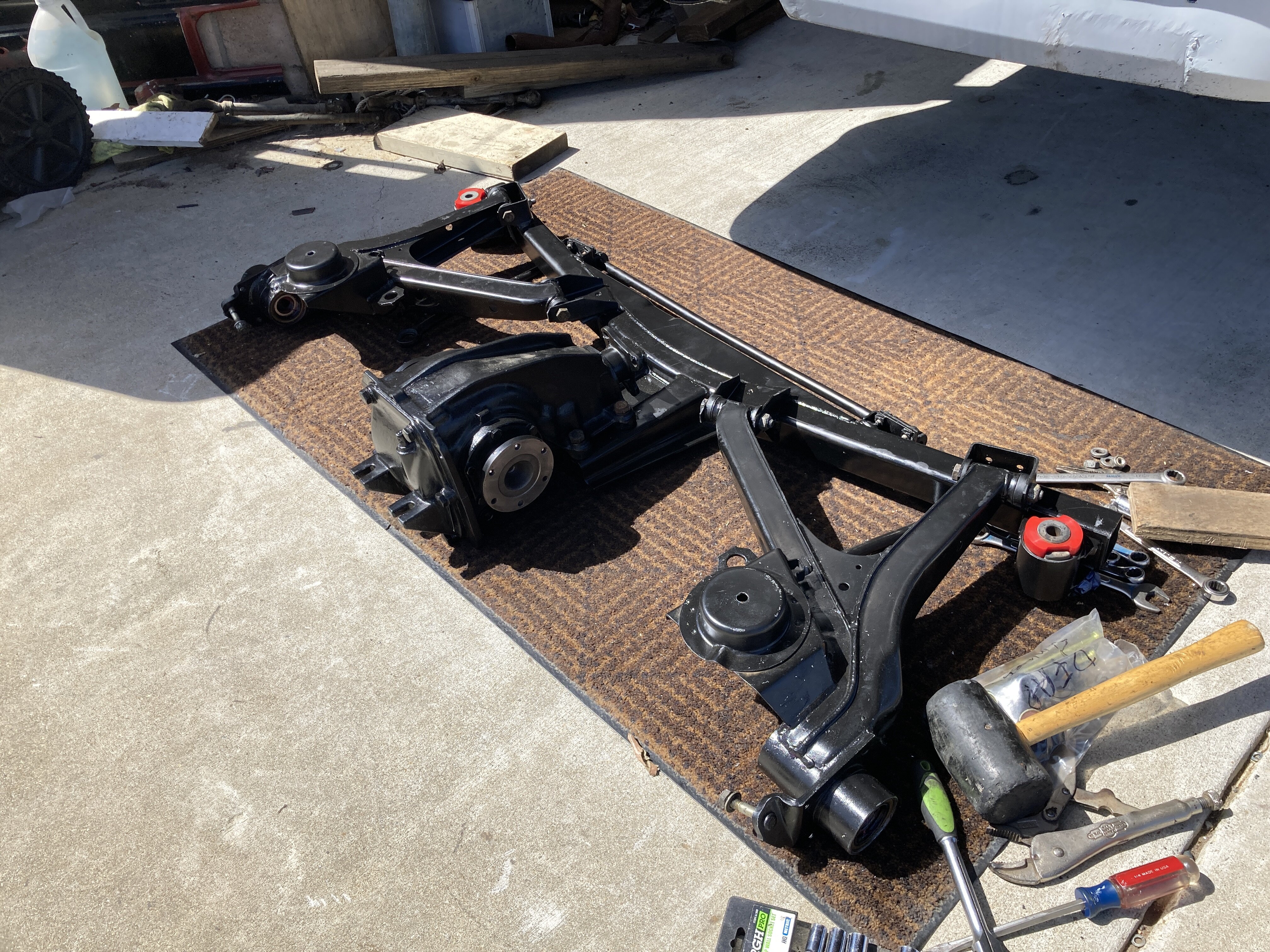Painted rear diff + installed rear bearings + subframe - BMW 2002 and ...