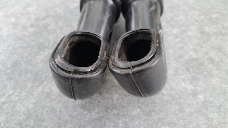 Pair of trunk vent tubes / air hoses |﻿ Body and Interior
