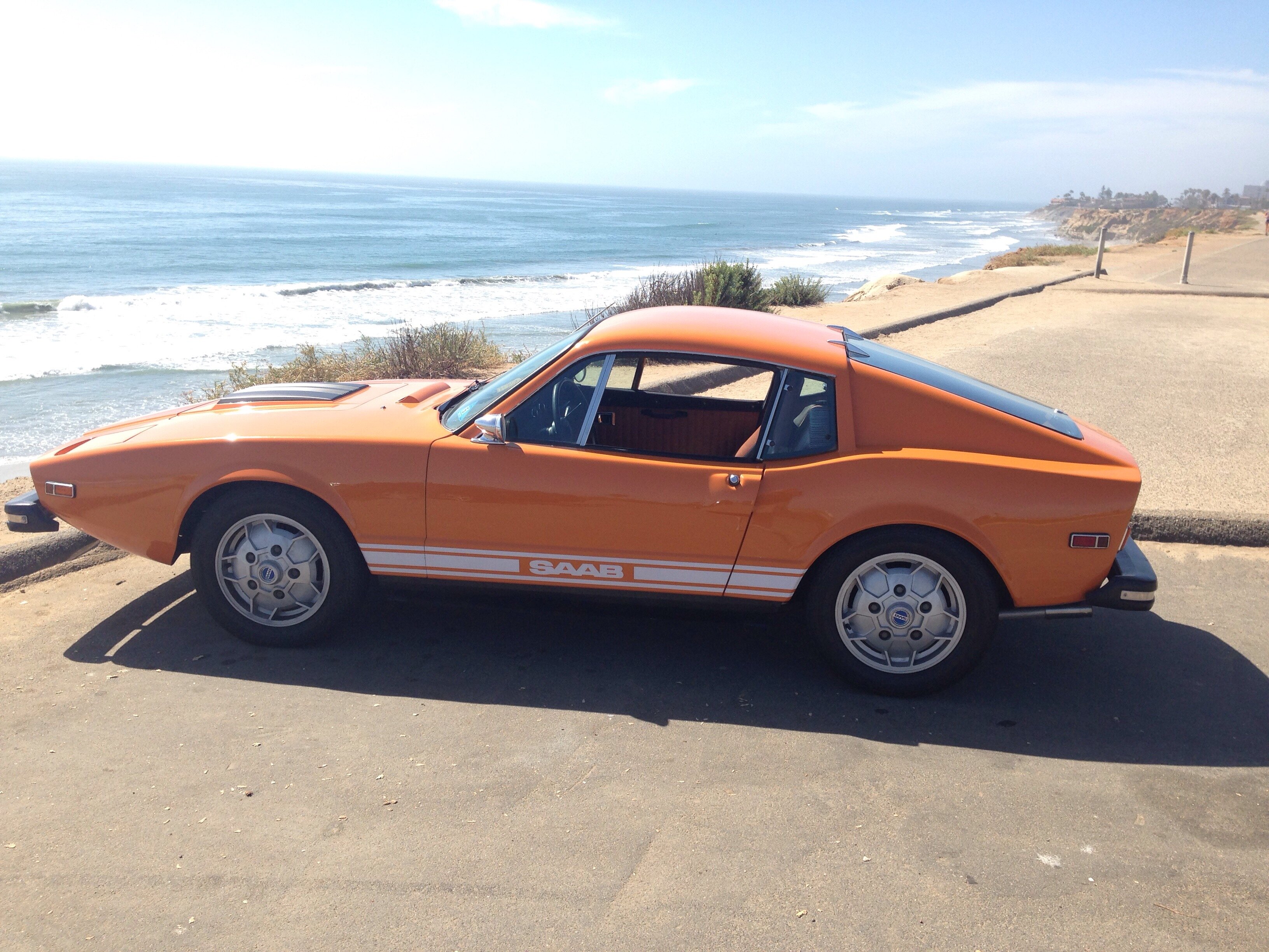 boys, check out these vinyl stripes - BMW 2002 and other '02 - 2002FAQ